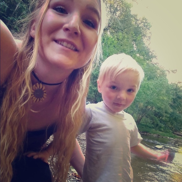 Meet your Posher, Amanda - Picture 1 of 1